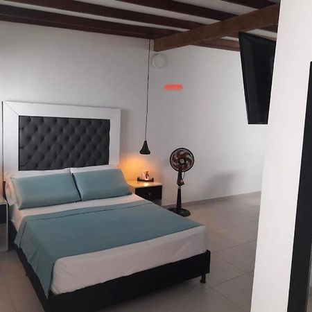 Vip Apartasuites Rosales 麦德林 外观 照片