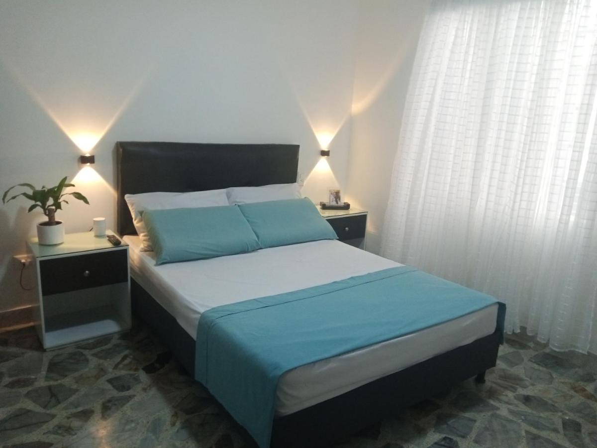 Vip Apartasuites Rosales 麦德林 外观 照片